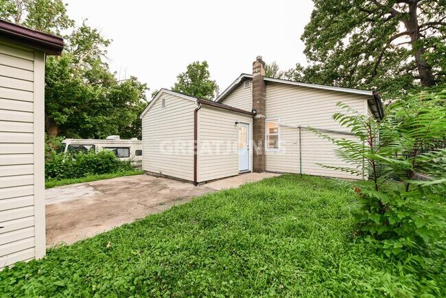 Building Photo - 2220 Gaebler Ave