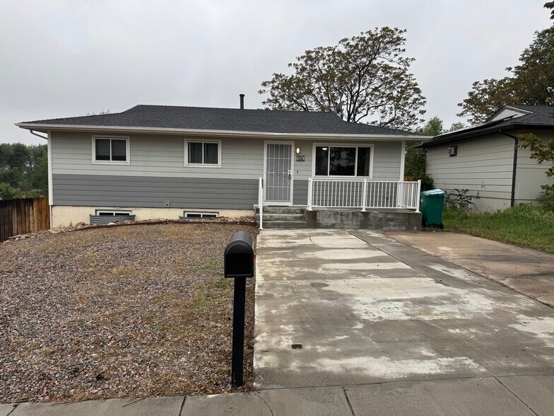 Primary Photo - 946 Hutchinson Dr