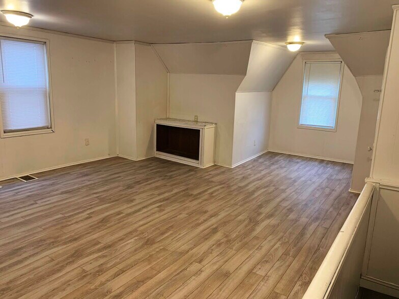Building Photo - 5435 Kincaid St