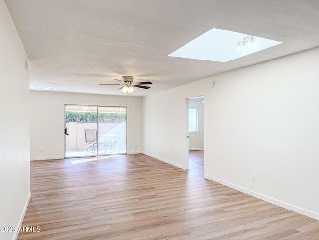 Building Photo - 2533 E Wagoner Rd