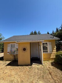 Building Photo - One Bedroom House In Port Hadlock