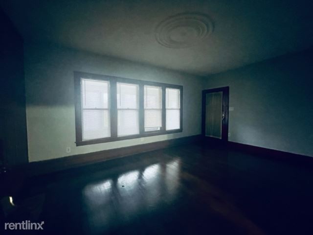 Building Photo - 2 br, 1 bath Duplex - 5204 Beaconsfield St...