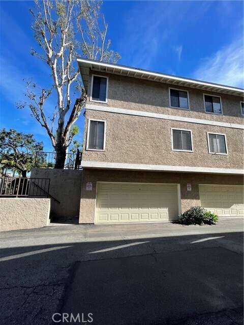 Building Photo - 208 W Olive Ave