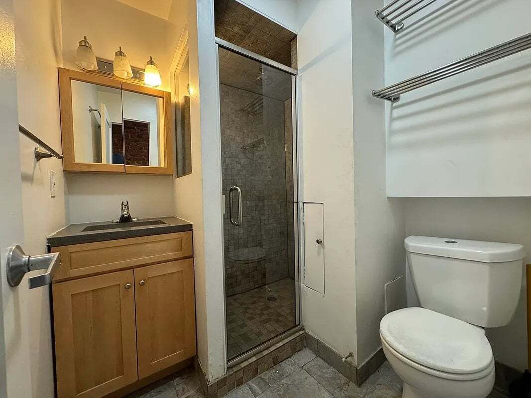 Building Photo - 32 Garnet St