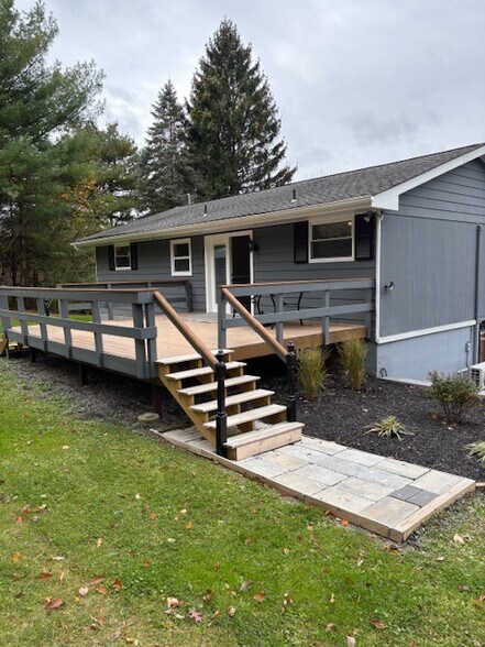 Building Photo - 208 Coolidge Way