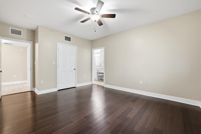 Building Photo - 6559 Emerald Dunes Dr