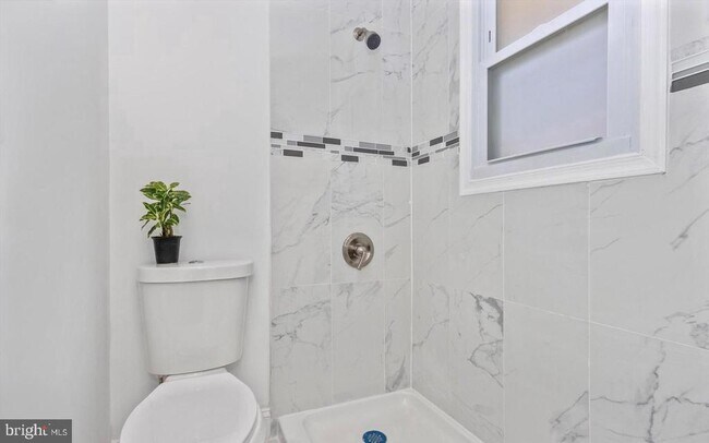 Building Photo - 5810 Rehling St