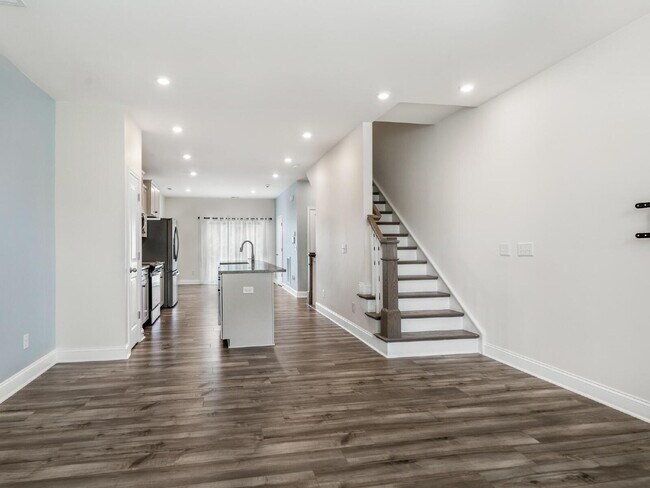 Building Photo - The Towns on Greenway! Two bedrooms. Two private baths, Half Bath. Greenway around the corner. Up...