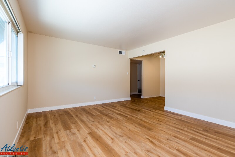 Building Photo - 642 Blythe Ct