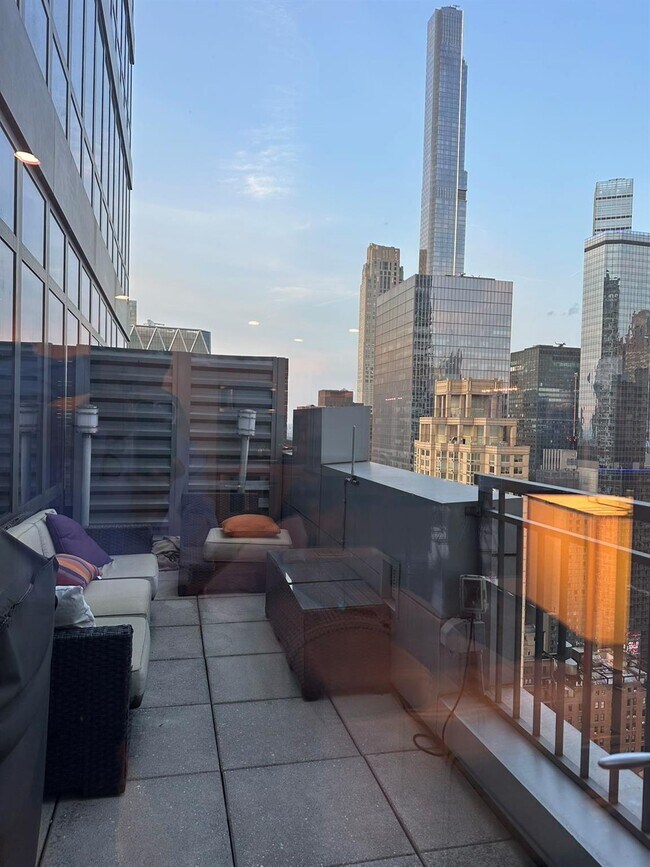 Building Photo - 310 W 52nd St