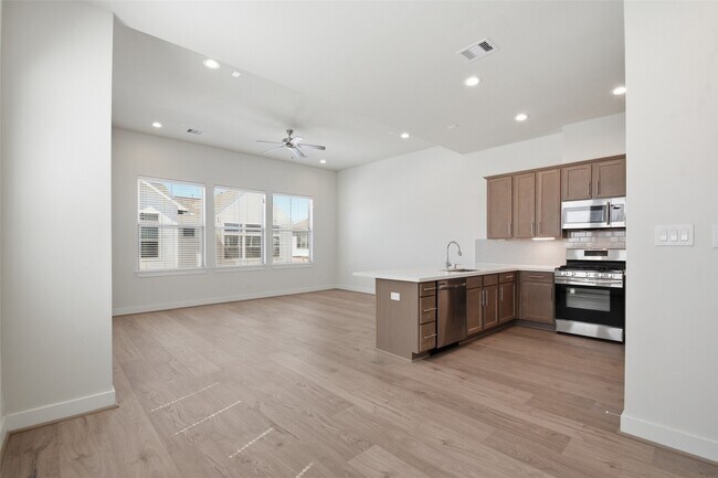 Building Photo - 1106 Yellow Pl