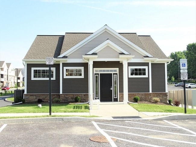 Building Photo - 200 Holly Tree Rd