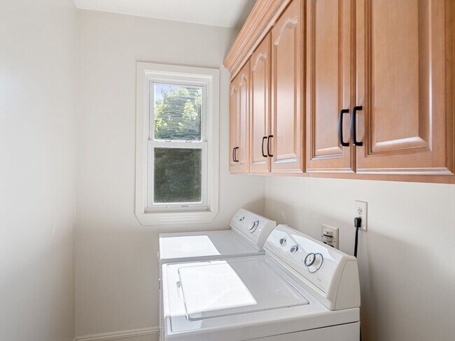 Building Photo - 62-64 Flett Rd