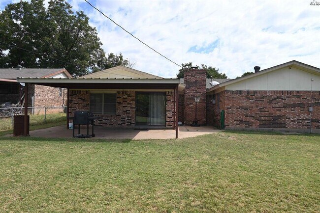 Building Photo - 4 bed 2 bath near SAFB.