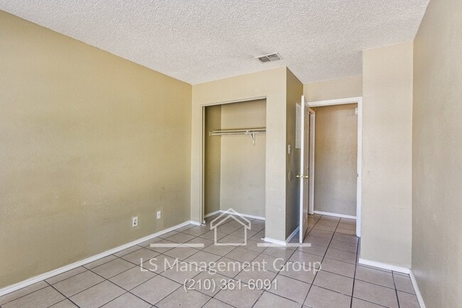 Building Photo - 6704 Windsor Hollow Dr