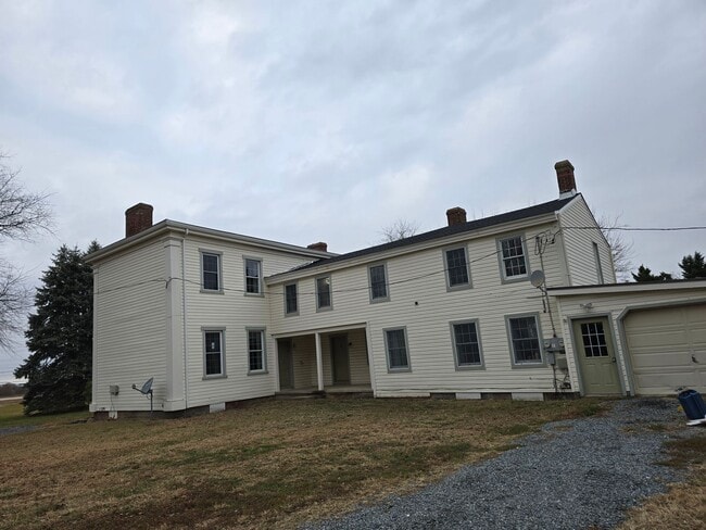 Building Photo - 3 Bedroom 1.5 Bath Located in Middletown