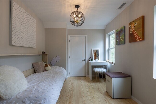 Building Photo - 136 Topsfield Rd