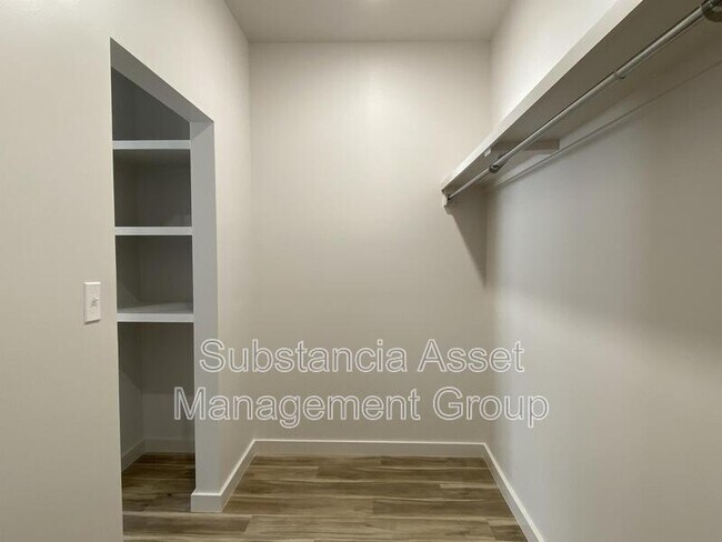 Building Photo - 1683 Midtown Pl