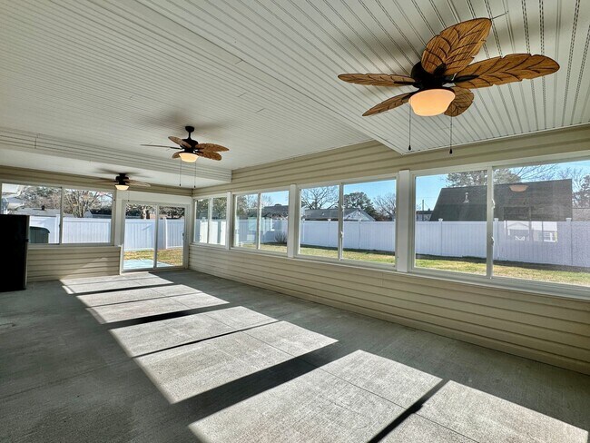 Building Photo - READY 08-26-25!! 3-Bedroom Ranch W/Fenced ...