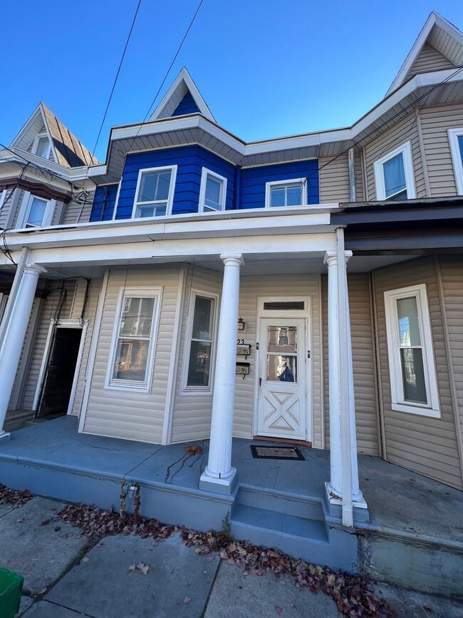 Building Photo - 423 N Hanover St