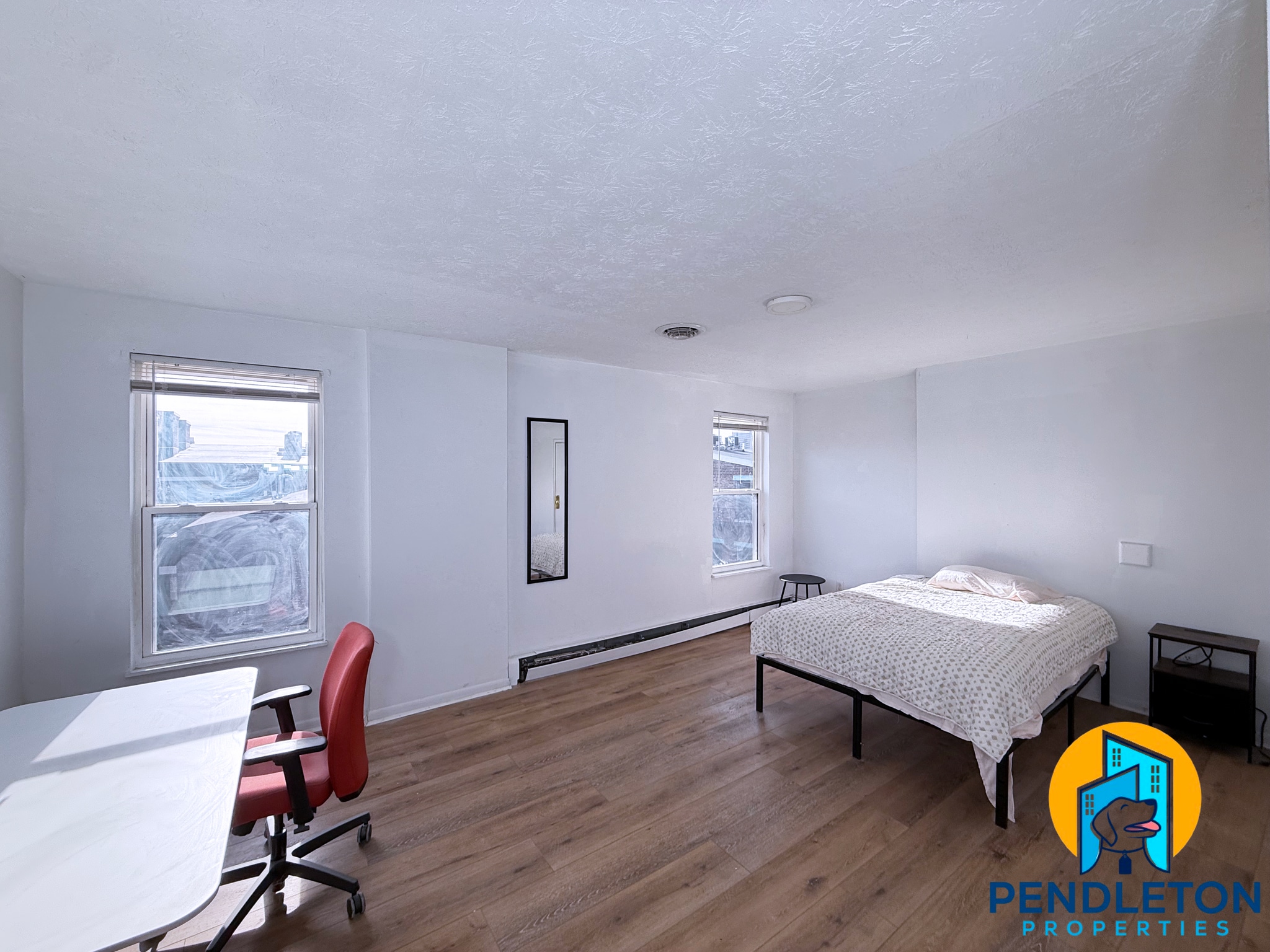 Building Photo - 525 E 13th St