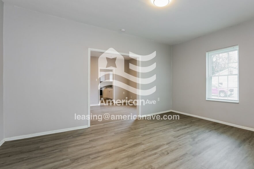 Building Photo - 524 W 35th St