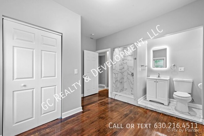 Building Photo - 1650 W 100th St