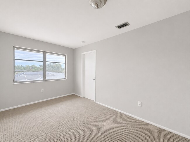 Building Photo - 306 Parkside Dr
