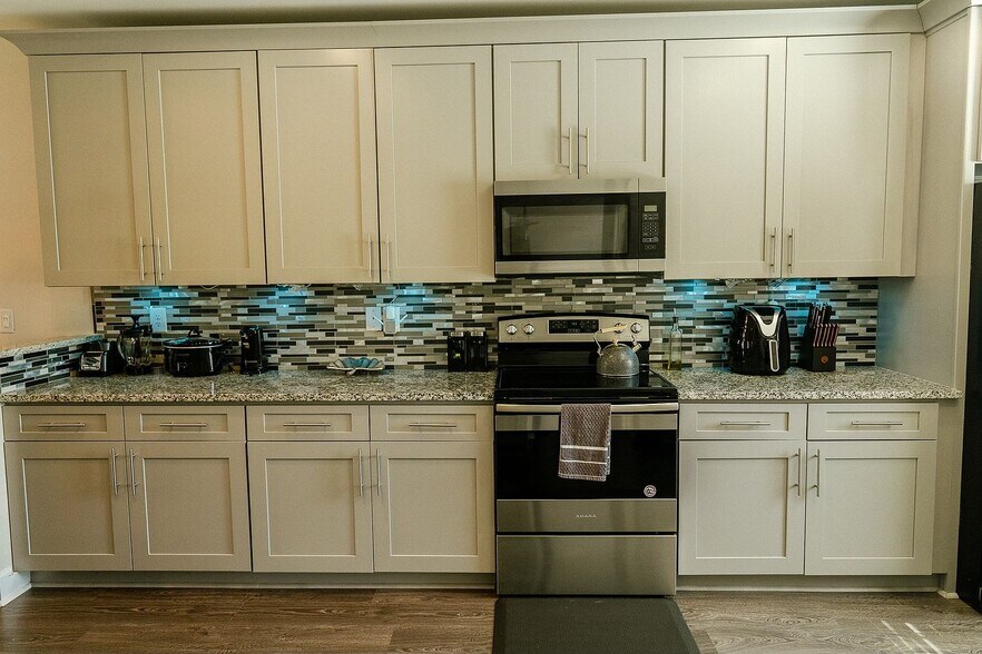 Building Photo - 672 Rose Palm Ln