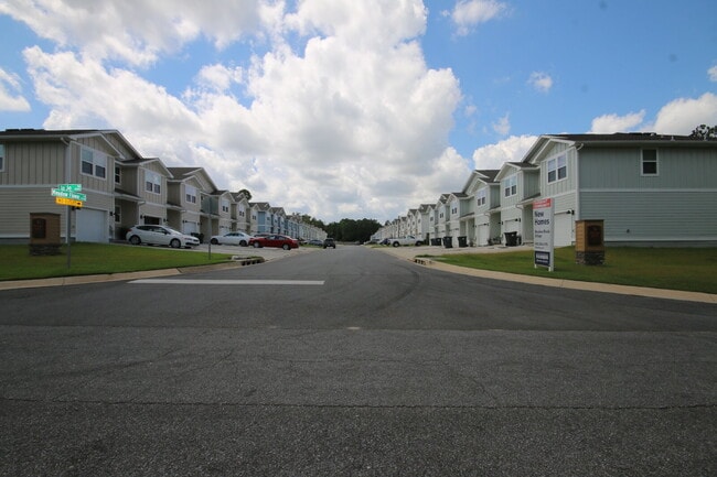 Building Photo - Pet-Friendly 3BR Townhome in Meadow Brook ...