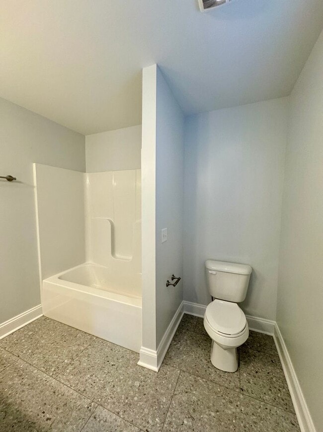 Building Photo - Like New Duplex for Rent