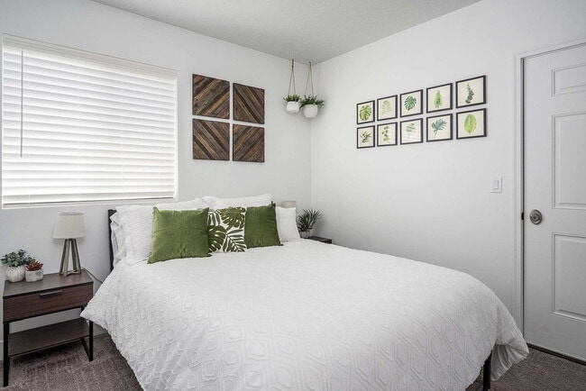 Building Photo - 2273 N Elderberry Dr