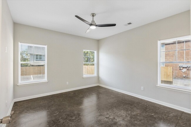 Building Photo - Charming 3BR Duplex in Memphis