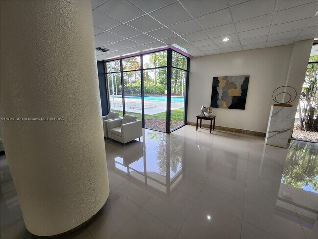 Building Photo - 20100 W Country Club Dr