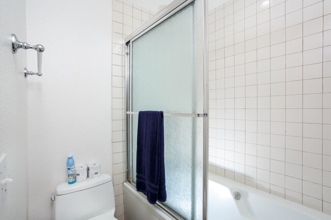 Building Photo - 718 Ensenada Ct