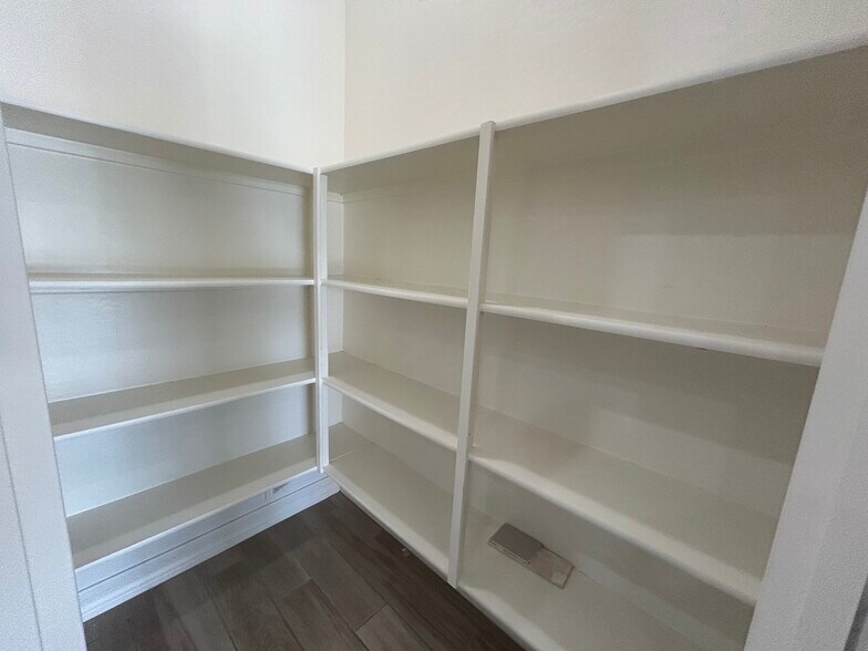 Building Photo - 1811 E Aster Pl