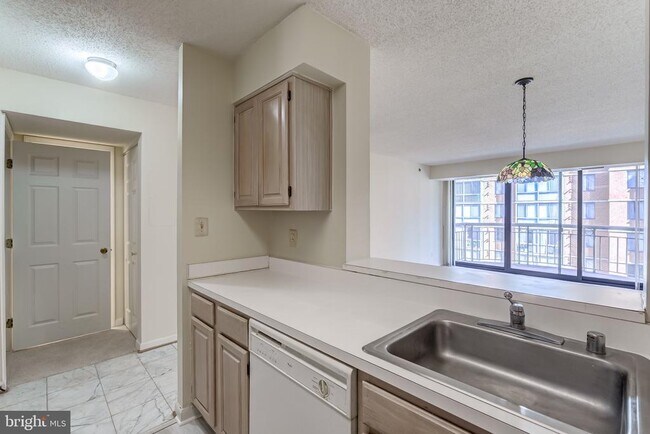 Building Photo - 1200 Braddock Pl