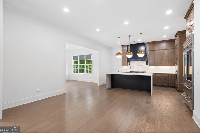 Building Photo - 2045 Kent Ct