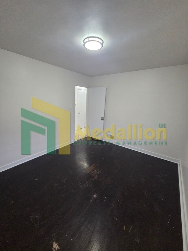 Building Photo - Updated 3-Bedroom Home with Spacious Layout and Backyard