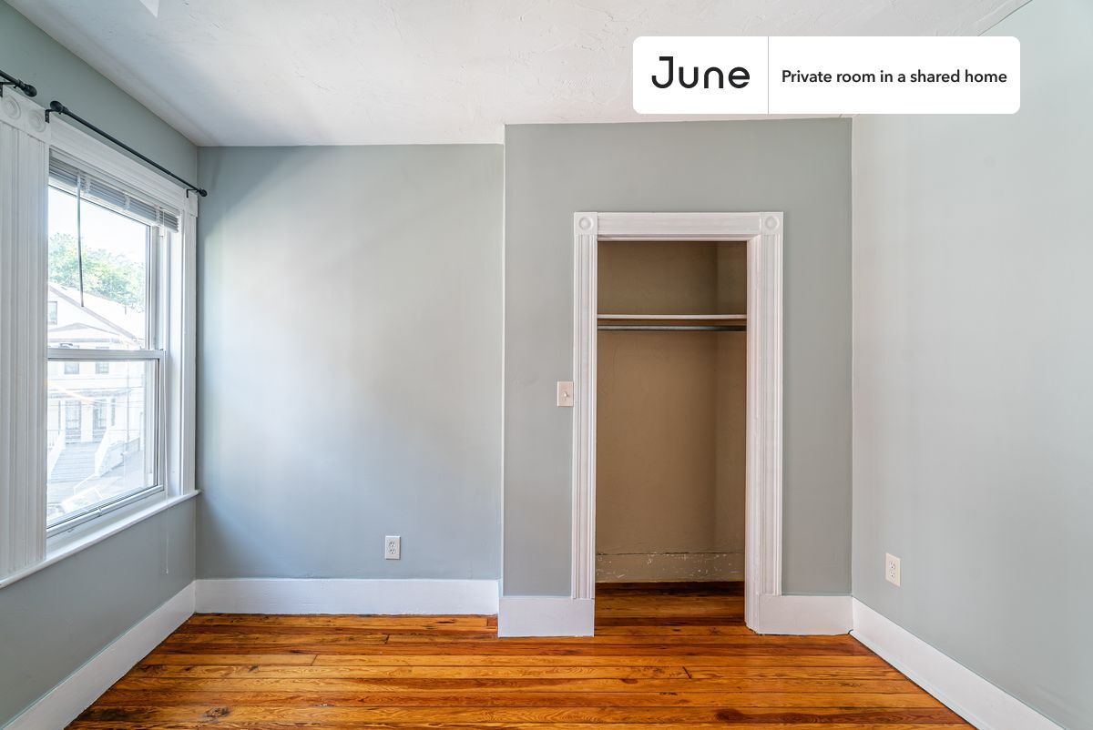 Building Photo - Room in Shared 6 bed/2 bath home in Allston