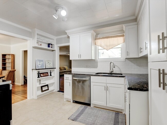 Building Photo - 3524 Corto Ave