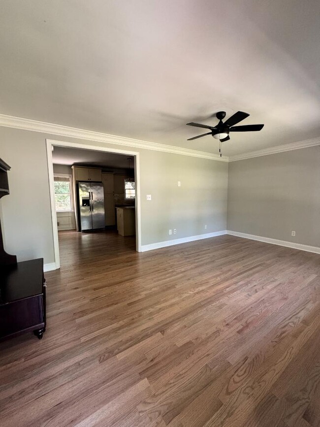 Building Photo - 2002 E Drew Valley Rd NE