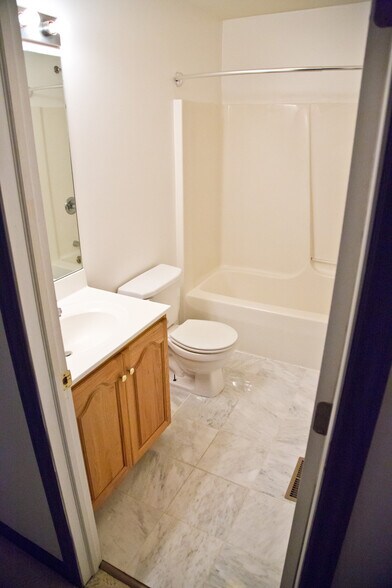 Building Photo - 1460 Blue Course Dr