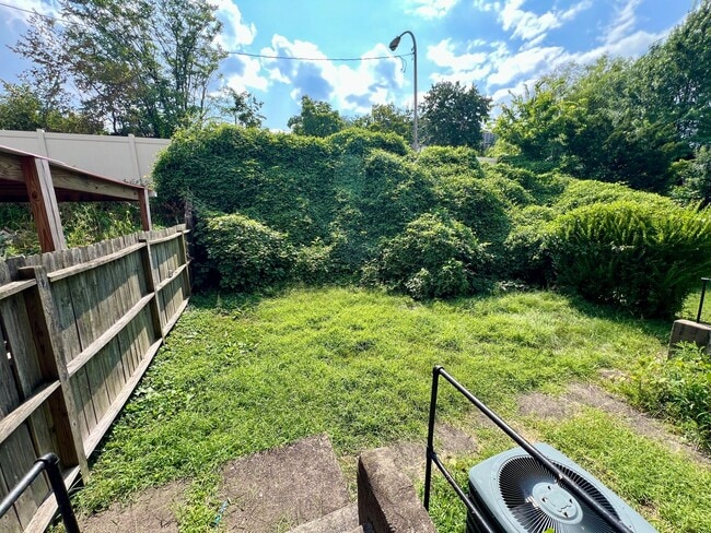 Building Photo - Incredible Two Bedroom Townhouse in Oakland! Close to Pitt & CMU! Call Today!