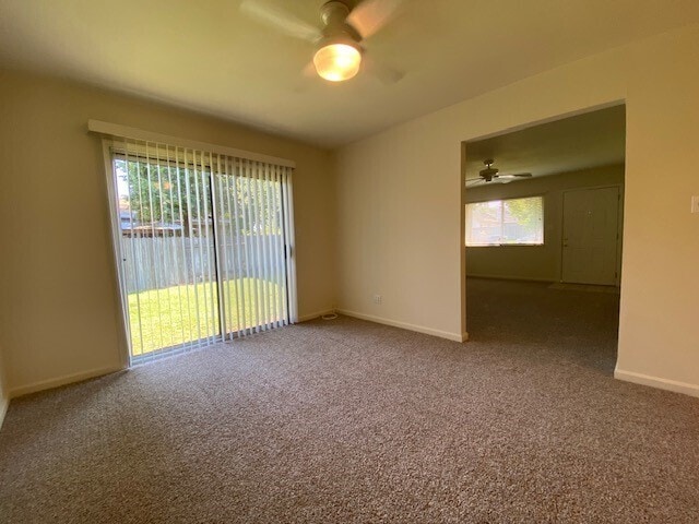 Building Photo - Great 3 bedroom 1 bathroom Duplex in Sacra...