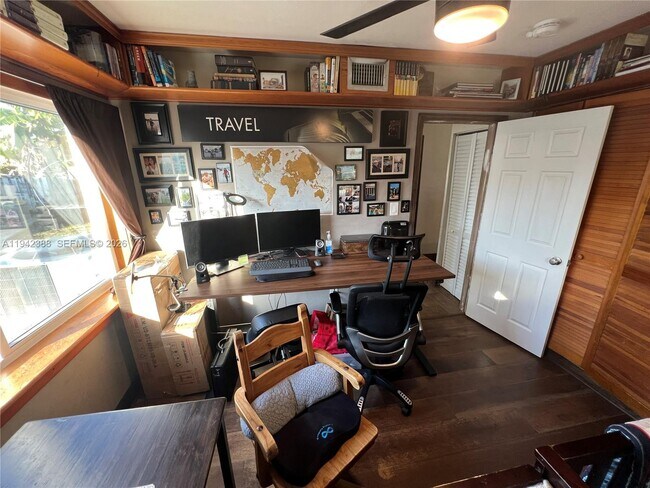 Building Photo - 8801 SW 42nd St