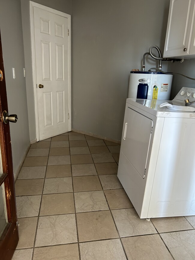 Laundry room - 18200 Adams Cir