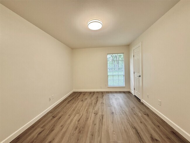 Building Photo - 2043 Cherry Laurel Dr