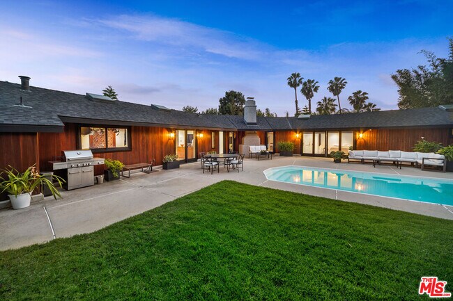 Building Photo - 6522 Wildlife Rd