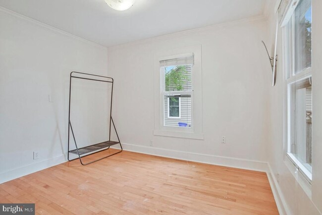 Building Photo - 1009 Tyler Ave